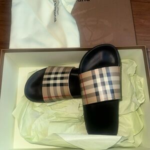 Kids Burberry Slides Size 33
